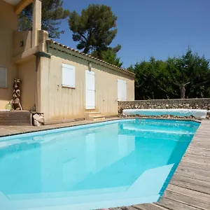 https://chambre-dhote-de-charme-avec-jacuzzi-et-parking-peypin.fr-provencehotel.com