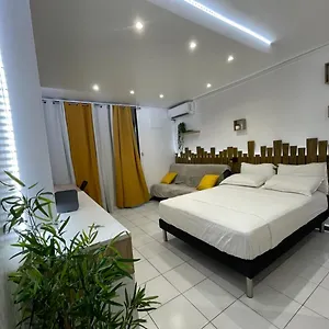 https://studio-spacieux-en-bord-de-mer.comcaribbean.com